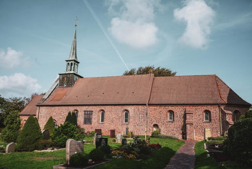 Blick auf die Kirche im Ortsteil Dorf