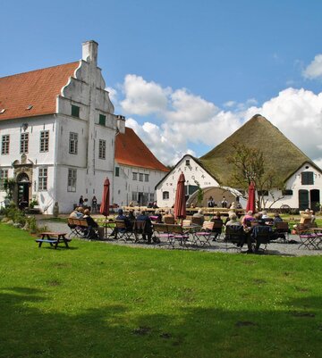 Herrenhaus Hoyerswort und Haubarg nebenan