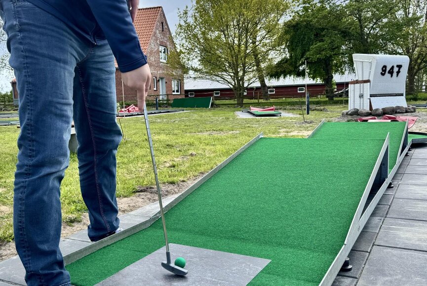 Mit jedem Schlag zum Ziel - Minigolf macht Spaß